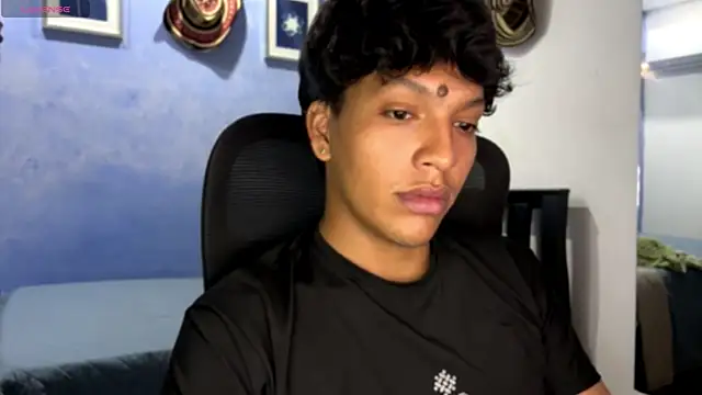 Snapshot of Xander_bonnet1 chatting on 11-25-25, 03:23 Xander bonnet1 online show from 11-25-25, 03:23