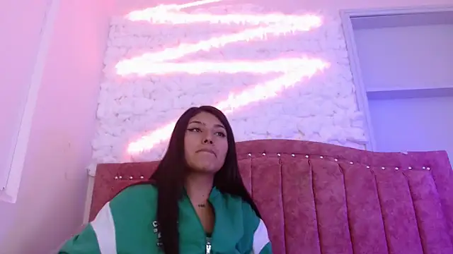 SarahStones online show from 01-30-25, 03:11