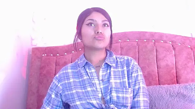 SarahStones online show from 02-11-25, 04:55