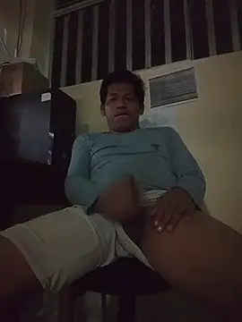 Snapshot of activo202 chatting on 12-14-25, 04:18 activo202 online show from 12-14-25, 04:18