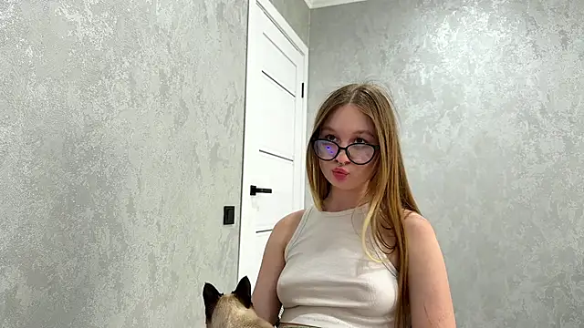 Snapshot of diana_fashion chatting on 06-18-26, 11:25 diana fashion online show from 06-18-26, 11:25