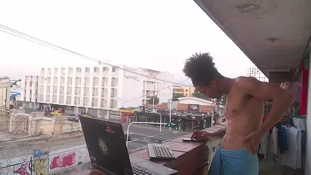 Snapshot of cougar_town chatting on 12-07-24, 10:39 cougar town online show from 12-07-24, 10:39