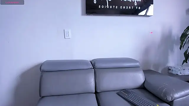 Snapshot of RoxyRoss_ chatting on 03-22-25, 02:14 RoxyRoss online show from 03-22-25, 02:14