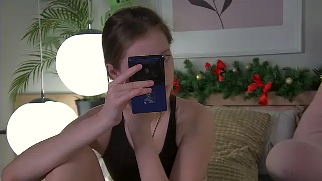 Snapshot of AshleyDouglas chatting on 12-16-24, 04:45 AshleyDouglas online show from 12-16-24, 04:45