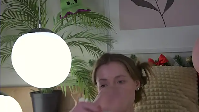 Snapshot of AshleyDouglas chatting on 12-16-24, 01:43 AshleyDouglas online show from 12-16-24, 01:43