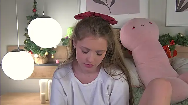 Snapshot of AshleyDouglas chatting on 12-21-24, 01:32 AshleyDouglas online show from 12-21-24, 01:32