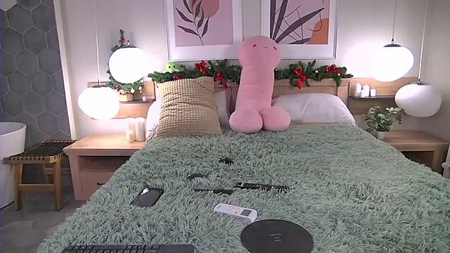 Snapshot of AshleyDouglas chatting on 12-25-24, 04:12 AshleyDouglas online show from 12-25-24, 04:12