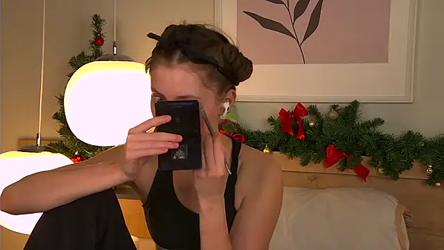 Snapshot of AshleyDouglas chatting on 01-06-25, 03:42 AshleyDouglas online show from 01-06-25, 03:42