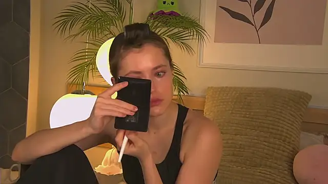 Snapshot of AshleyDouglas chatting on 02-07-25, 04:06 AshleyDouglas online show from 02-07-25, 04:06