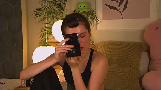 Snapshot of AshleyDouglas chatting on 02-14-25, 03:43 AshleyDouglas online show from 02-14-25, 03:43