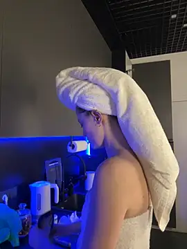 Snapshot of AshleyDouglas chatting on 03-03-25, 08:05 AshleyDouglas online show from 03-03-25, 08:05