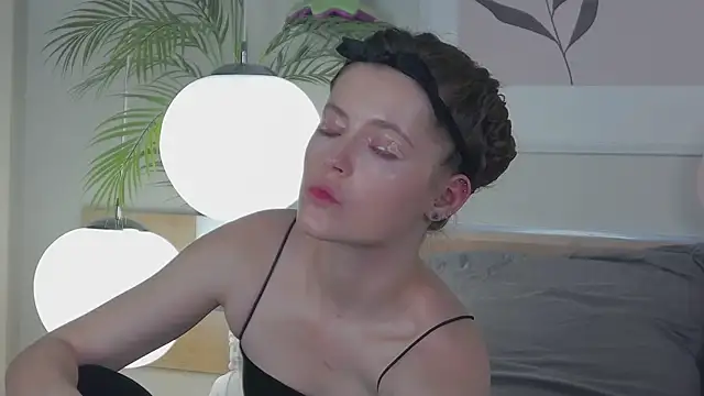 Snapshot of AshleyDouglas chatting on 03-15-25, 04:24 AshleyDouglas online show from 03-15-25, 04:24