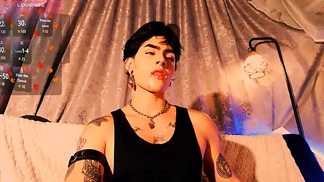 Snapshot of Mathew_stardust chatting on 10-24-25, 01:24 Mathew stardust online show from 10-24-25, 01:24