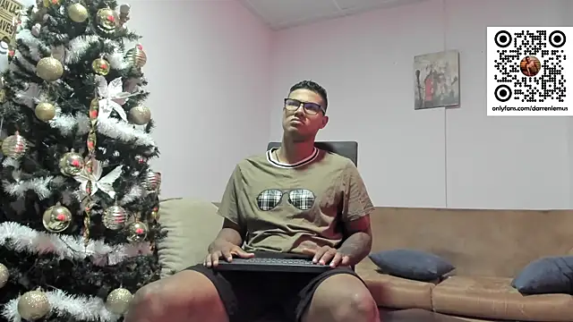 Snapshot of Darren_hot2 chatting on 12-13-24, 07:53 Darren hot2 online show from 12-13-24, 07:53
