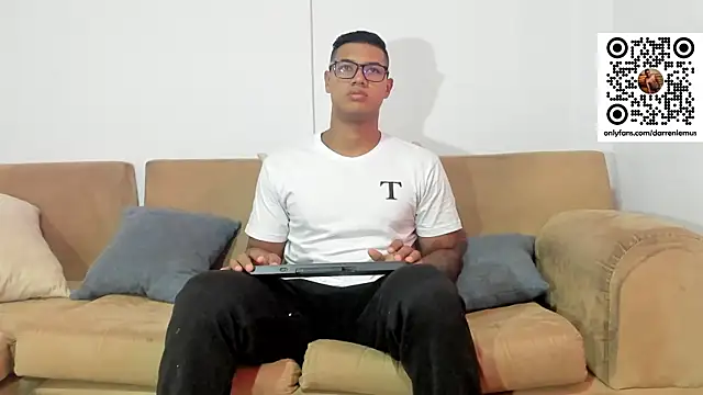 Snapshot of Darren_hot2 chatting on 02-07-25, 06:24 Darren hot2 online show from 02-07-25, 06:24