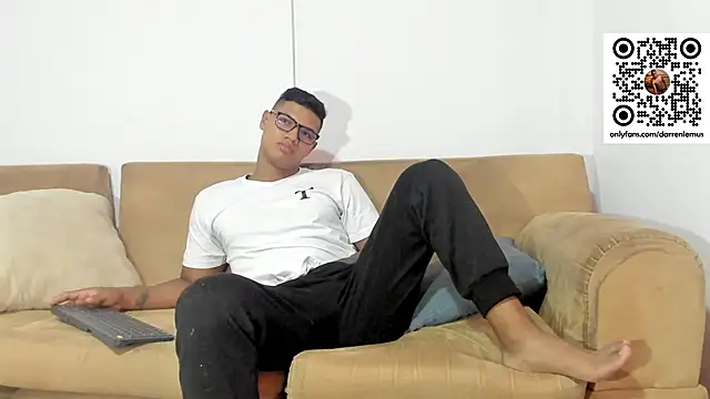 Snapshot of Darren_hot2 chatting on 02-07-25, 09:26 Darren hot2 online show from 02-07-25, 09:26
