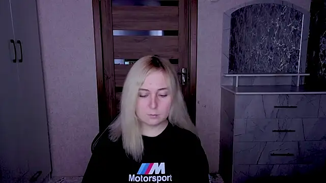 Kristy-Max online show from 04-21-26, 01:42