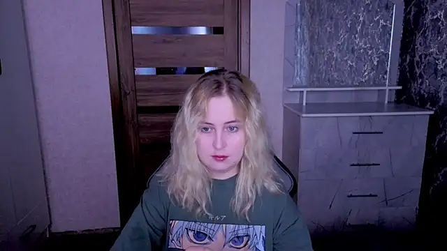 Snapshot of Kristy-Max chatting on 06-20-26, 05:49 Kristy-Max online show from 06-20-26, 05:49