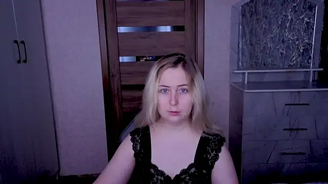 Snapshot of Kristy-Max chatting on 06-27-26, 11:54 Kristy-Max online show from 06-27-26, 11:54
