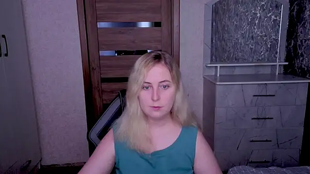 Snapshot of Kristy-Max chatting on 06-29-26, 05:03 Kristy-Max online show from 06-29-26, 05:03