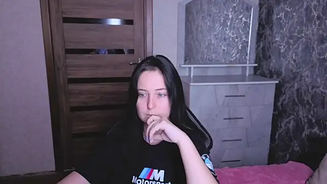 Snapshot of Kristy-Max chatting on 08-03-26, 06:45 Kristy-Max online show from 08-03-26, 06:45