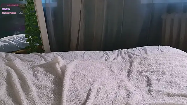 SunnyRisha online show from 09-28-25, 05:13