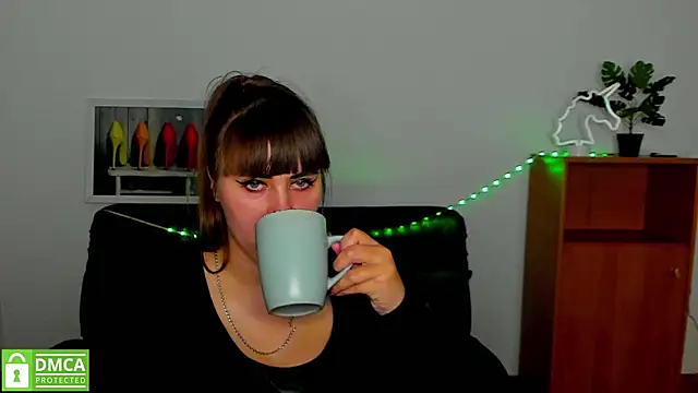 Snapshot of Amali_Ivanna_smit chatting on 03-06-25, 03:35 Amali Ivanna smit online show from 03-06-25, 03:35