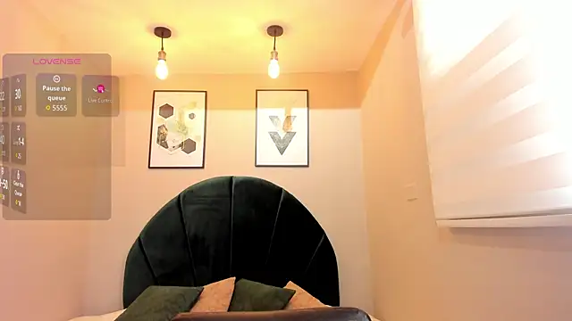  EmilyJireh  online show from 07-03-26, 04:35