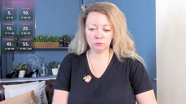 JesiaFoxi online show from 12-17-25, 01:17