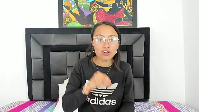 Snapshot of tatiana_valencia chatting on 03-19-25, 06:12 tatiana valencia online show from 03-19-25, 06:12