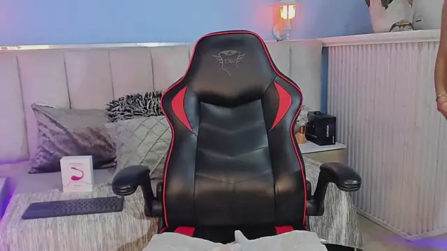 lyzzi smith01 online show from 01-30-25, 08:10