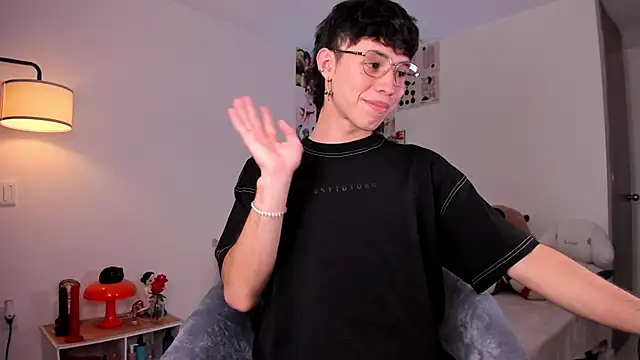 Snapshot of angel_bless19 chatting on 01-05-26, 08:23 angel bless19 online show from 01-05-26, 08:23