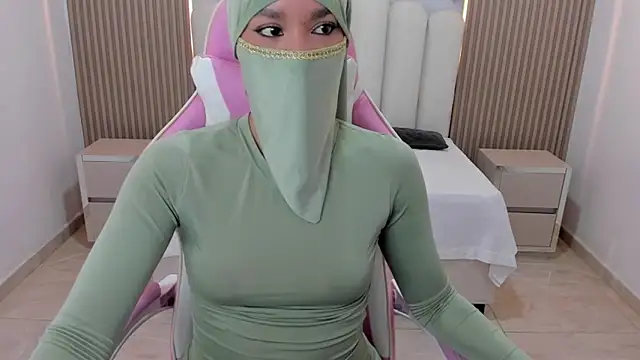 Snapshot of Hanaa_latif chatting on 01-18-25, 03:27 Hanaa latif online show from 01-18-25, 03:27