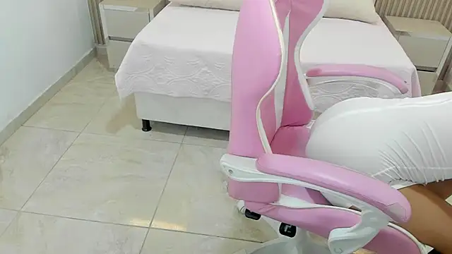 Snapshot of Hanaa_latif chatting on 01-24-25, 02:08 Hanaa latif online show from 01-24-25, 02:08