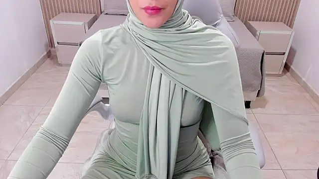 Snapshot of Hanaa_latif chatting on 02-20-25, 02:57 Hanaa latif online show from 02-20-25, 02:57