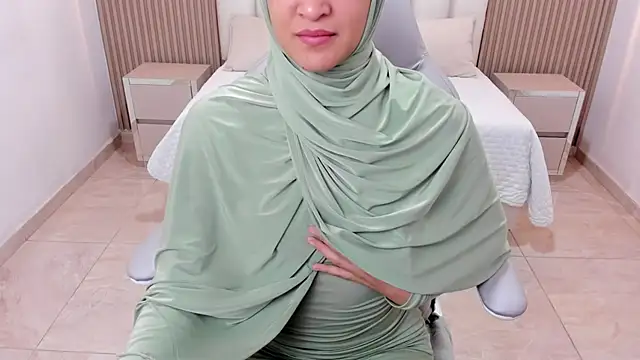 Snapshot of Hanaa_latif chatting on 03-03-25, 05:18 Hanaa latif online show from 03-03-25, 05:18