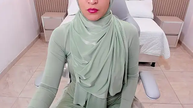 Snapshot of Hanaa_latif chatting on 03-17-25, 03:07 Hanaa latif online show from 03-17-25, 03:07