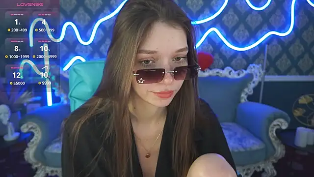 Snapshot of Cherry_Wipe chatting on 03-18-25, 01:53 Cherry Wipe online show from 03-18-25, 01:53