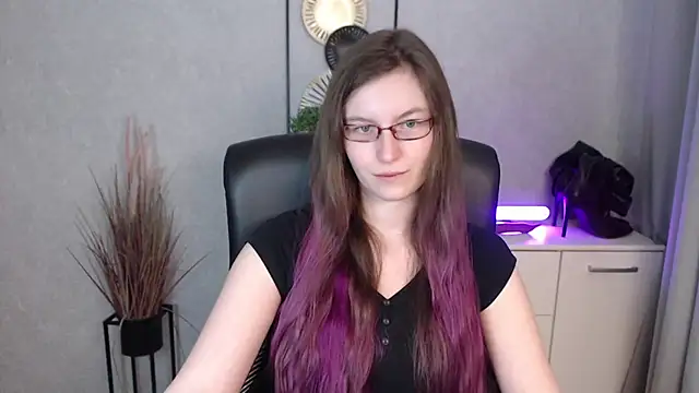 emmaxDelight online show from 12-15-25, 06:50