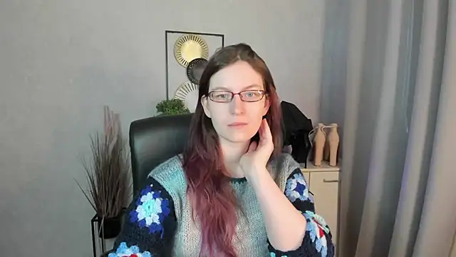 Snapshot of emmaxDelight chatting on 04-20-26, 05:43 emmaxDelight online show from 04-20-26, 05:43