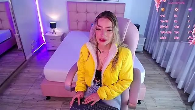 Snapshot of zoe_jones13 chatting on 02-12-25, 12:01 zoe jones13 online show from 02-12-25, 12:01