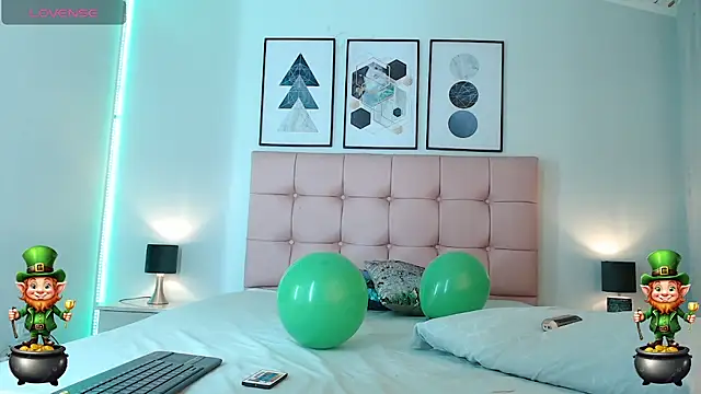 Snapshot of zoe_jones13 chatting on 03-18-25, 10:14 zoe jones13 online show from 03-18-25, 10:14