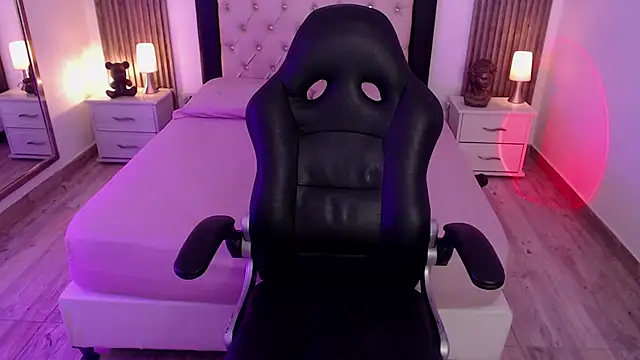 Snapshot of zoe_jones13 chatting on 09-16-25, 03:18 zoe jones13 online show from 09-16-25, 03:18