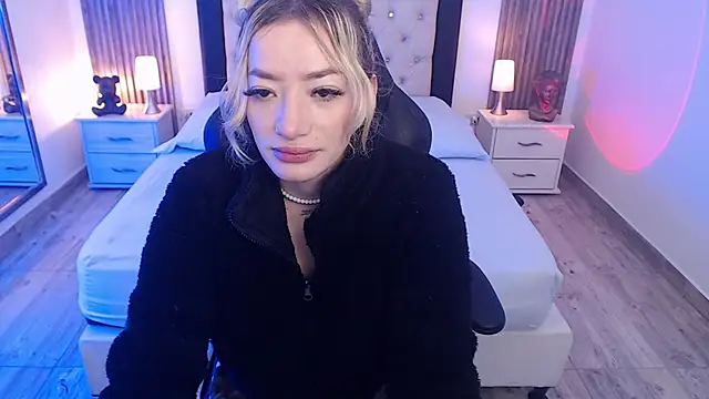 Snapshot of zoe_jones13 chatting on 09-27-25, 03:33 zoe jones13 online show from 09-27-25, 03:33