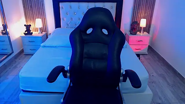 Snapshot of zoe_jones13 chatting on 09-29-25, 03:22 zoe jones13 online show from 09-29-25, 03:22