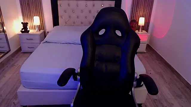 Snapshot of zoe_jones13 chatting on 09-30-25, 03:22 zoe jones13 online show from 09-30-25, 03:22