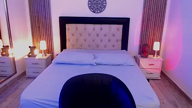 Snapshot of zoe_jones13 chatting on 10-15-25, 03:39 zoe jones13 online show from 10-15-25, 03:39