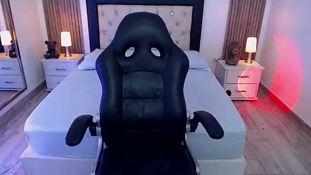 Snapshot of zoe_jones13 chatting on 10-29-25, 03:20 zoe jones13 online show from 10-29-25, 03:20