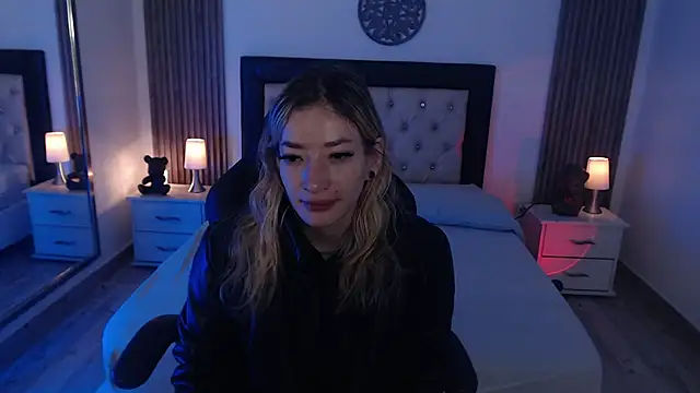 Snapshot of zoe_jones13 chatting on 11-08-25, 03:18 zoe jones13 online show from 11-08-25, 03:18