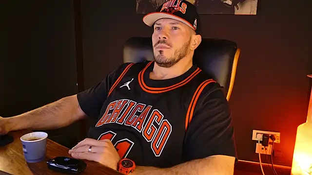 AngeloEric online show from 12-22-25, 02:03